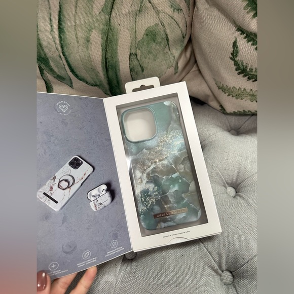 Ideal of Sweden phone case - Picture 2 of 4